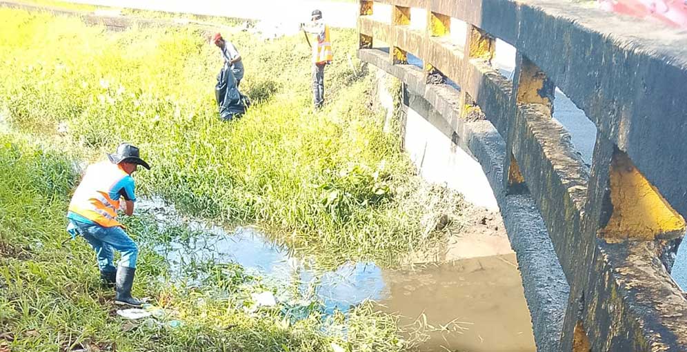 Limpieza del canal en colonia Los Locutores, La Ceiba